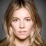 Sienna Miller como Sophie Whitehouse