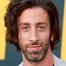 Simon Helberg como Howard Wolowitz