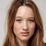 Sophie Lowe como Alice