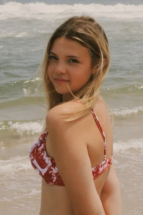 Sydney Thomas como Treena