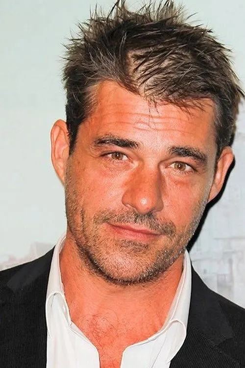 Thierry Neuvic como Bastien Beaufils