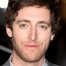 Thomas Middleditch como Narrator (voice)