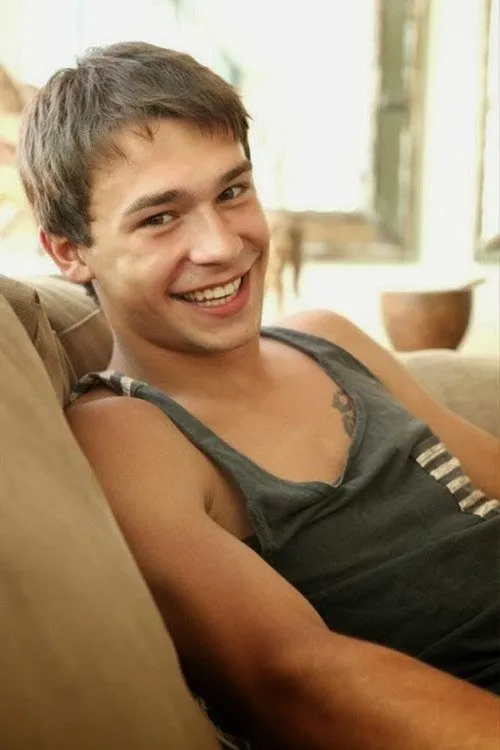 Tim Campbell como Blake Wallace