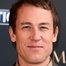 Tobias Menzies como Prince Philip, Duke of Edinburgh