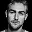 Tom Austen como Guy Hopkins