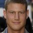 Tom Hopper como Luther Hargreeves / Number One