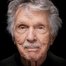 Tom Skerritt como Victor Bannister