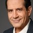 Tony Shalhoub como Dr. Chester Ray Banton