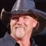 Trace Adkins como Albie Roman