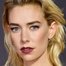 Vanessa Kirby como Ruth Elms