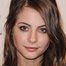 Willa Holland como Kalla