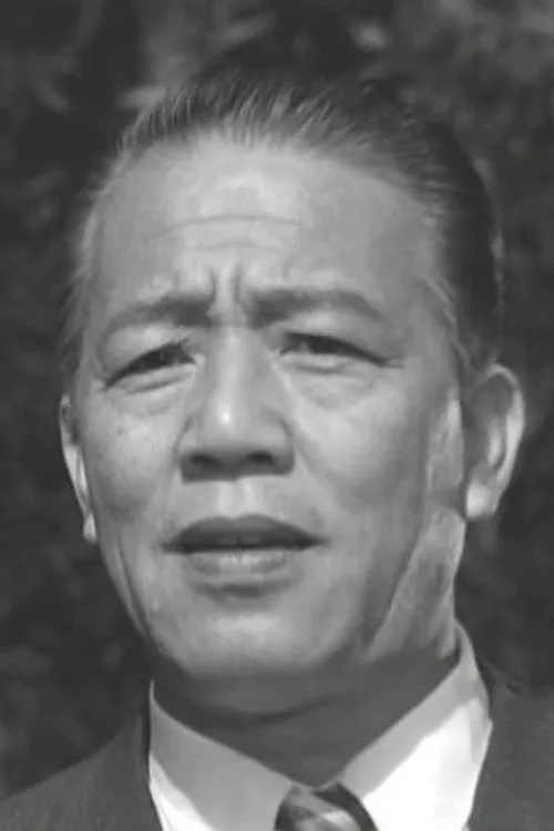 Yin Wang como Red Guard Student