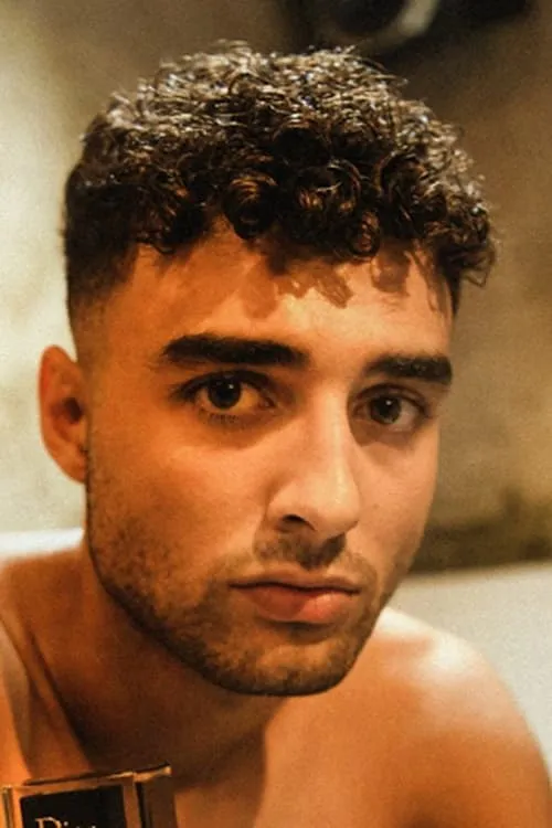 Anthony Yigit ha trabajado con Aadam Hamed en 1 ocasiones