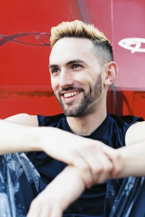 Simon Castets ha trabajado con Aaron David Ross en 2 ocasiones