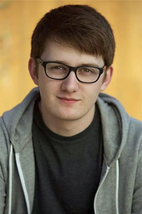 Aaron Ellis interpretando a Danny Tyler