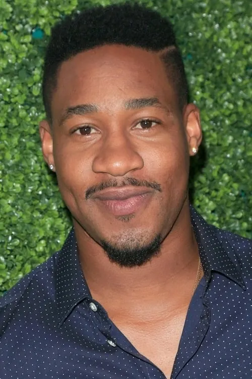 Aaron Jennings — personaje: Anthony Holmes