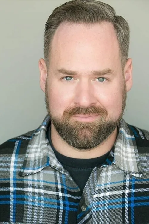 Aaron LaPlante interpretando a Pig