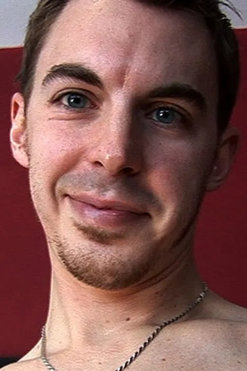 Aaron Xanders interpretando a