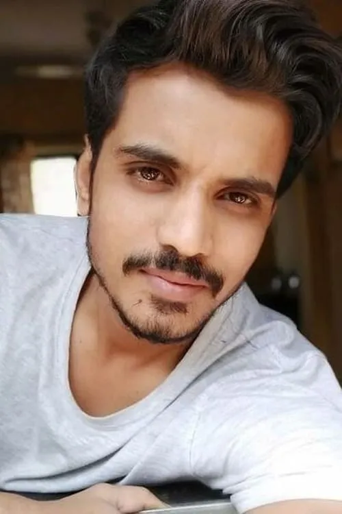 Aasif Khan — personaje: Sanket Salelkar