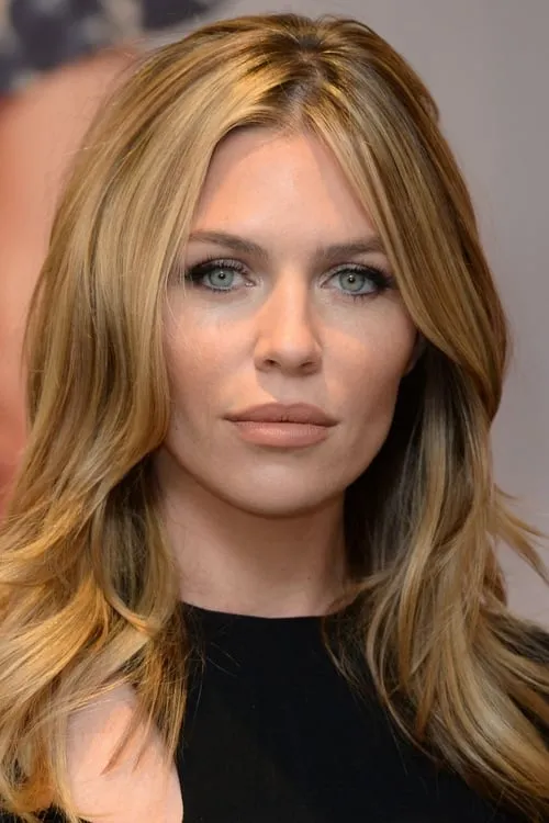 Abbey Clancy interpretando a Self