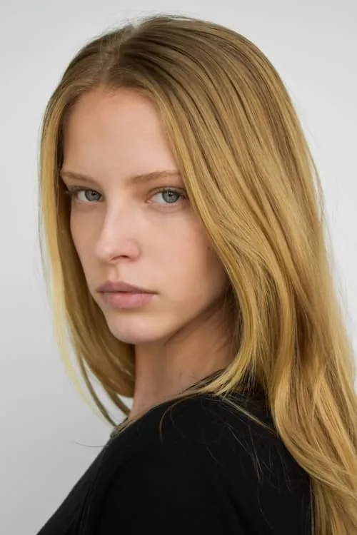 Paloma Elsesser ha trabajado con Abby Champion en 2 ocasiones