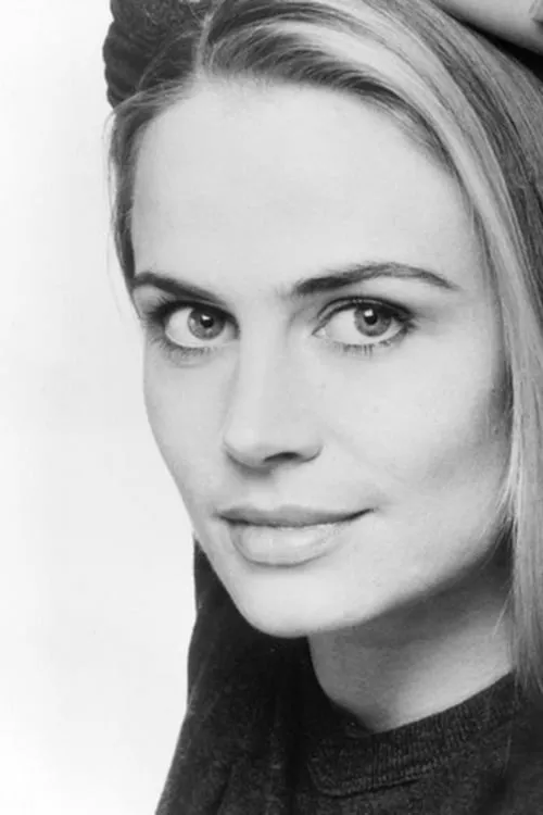 Abigail Bianca interpretando a Angela