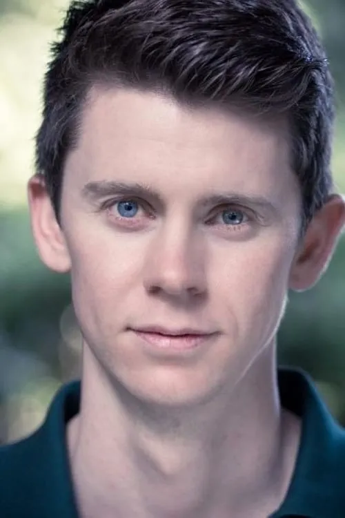 Adam Berry interpretando a Private Wallis