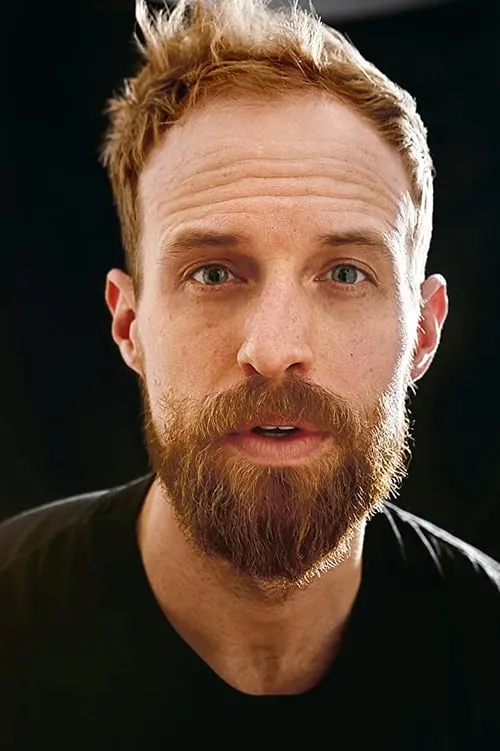 Adam David Thompson interpretando a Willy