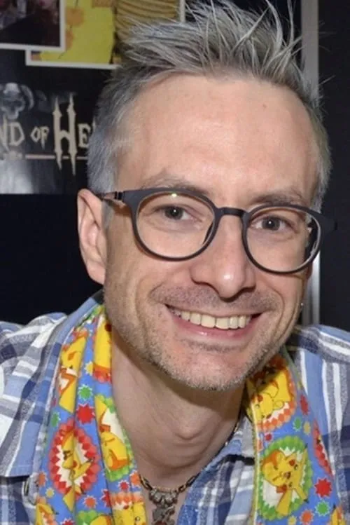 Adam Faraizl interpretando a 