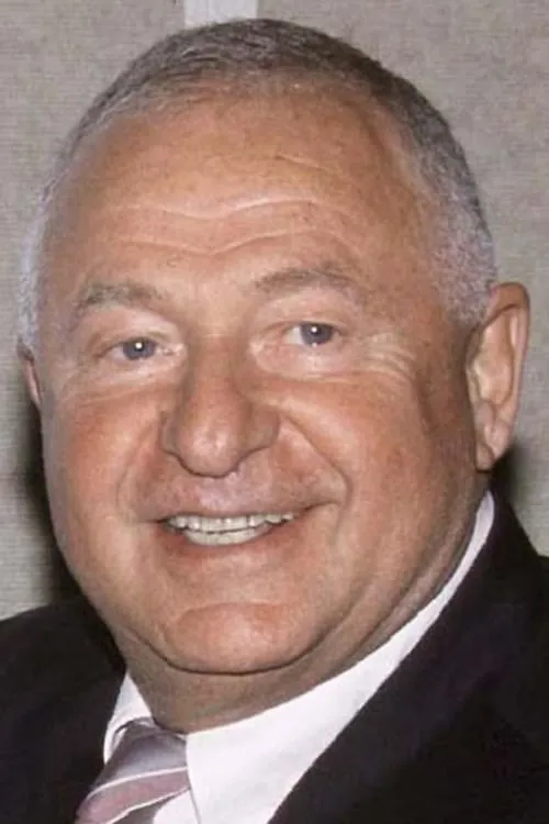 Adam Greenberg interpretando a Self