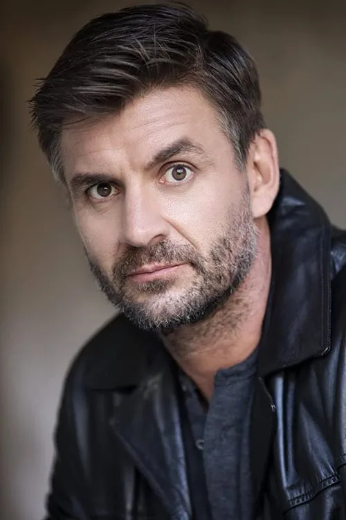 Nicholas Andrianakos ha trabajado con Adam Hedditch en 1 ocasiones