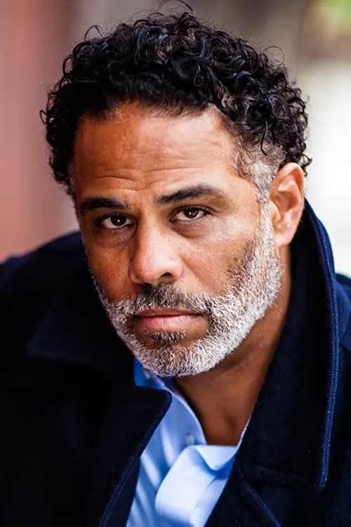 Marlon Young ha trabajado con Adam Lazarre-White en 2 ocasiones