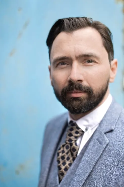 Leeon Jones ha trabajado con Adam Leese en 1 ocasiones