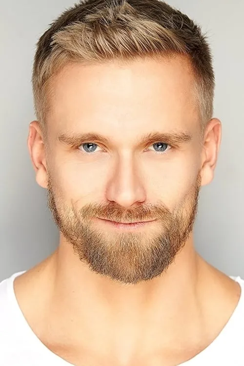 Adam Perry en su biografía y filmografía