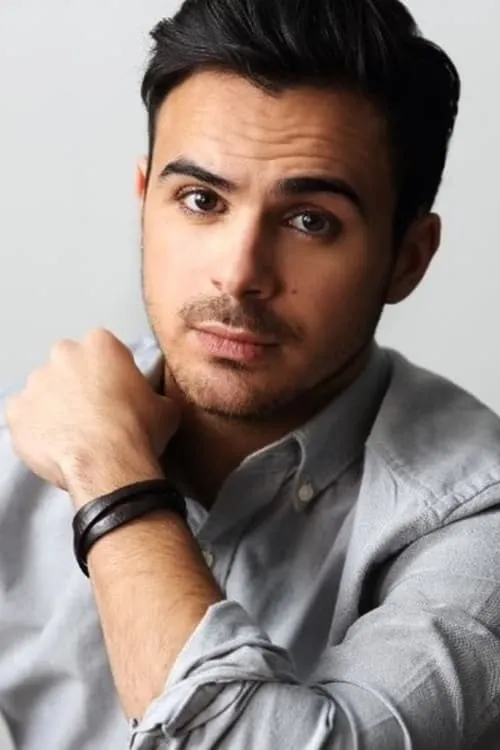 Adamo Ruggiero interpretando a Brian Southern