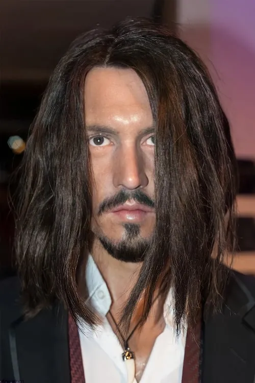 Ade Dimberline interpretando a The Creature