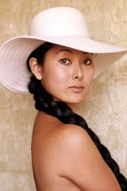 Lynn Fields ha trabajado con Adele Yoshioka en 1 ocasiones