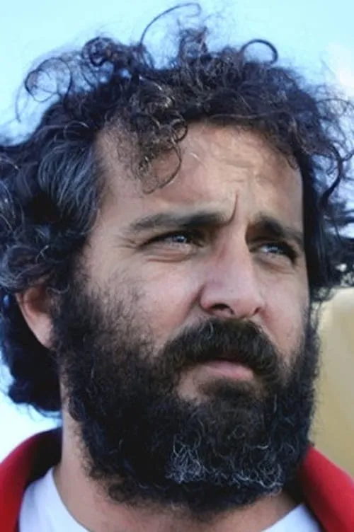 Adirley Queirós interpretando a