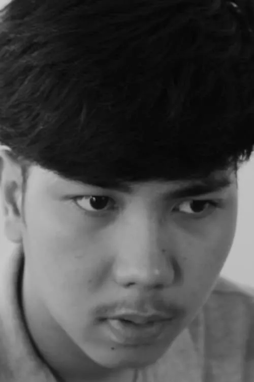 Aditya Pratama interpretando a