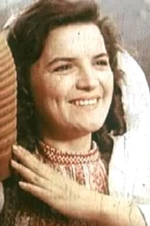 Adivie Alibali interpretando a Mamika