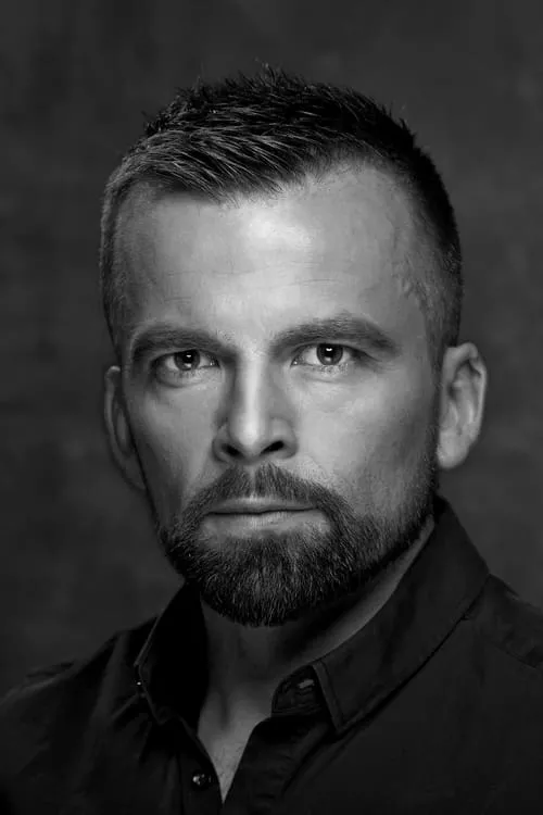 Adi Hrustemovic ha trabajado con Adnan Hasković en 2 ocasiones