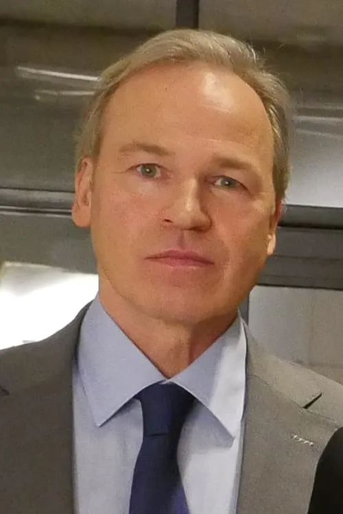 Tess Spentzos ha trabajado con Adrian Frieling en 1 ocasiones