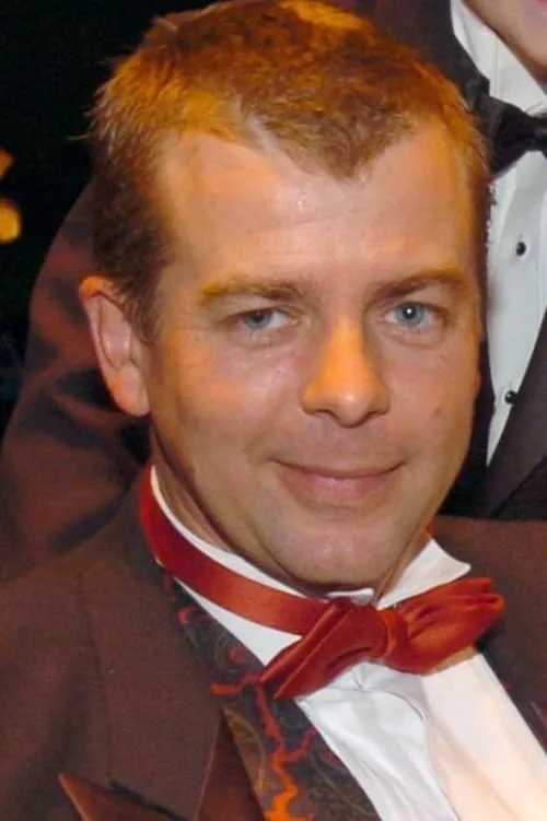 David Williams ha trabajado con Adrian Hall en 1 ocasiones