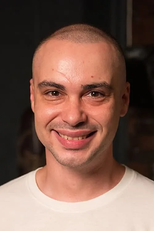 Adrian Nicolae interpretando a 