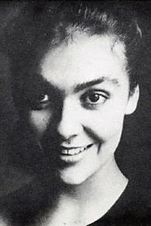 Adriana Herrán interpretando a Ángela