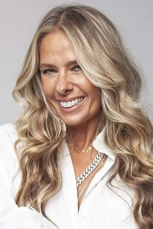 Adriane Galisteu — personaje: Self - Host