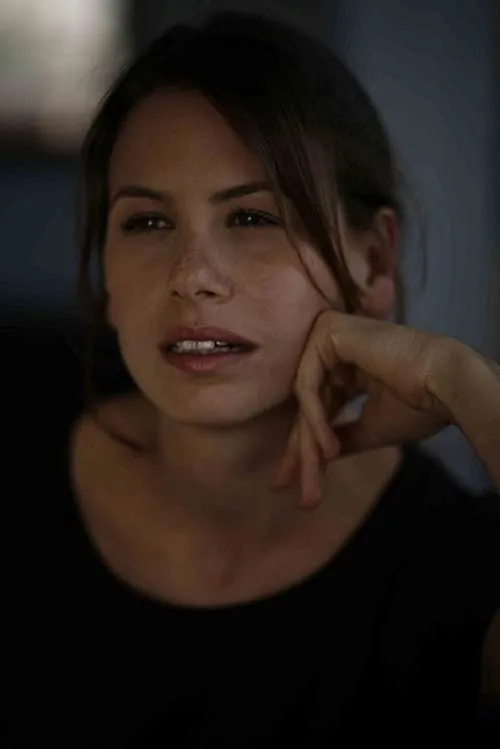 Adva Bolla — personaje: Maya Miller