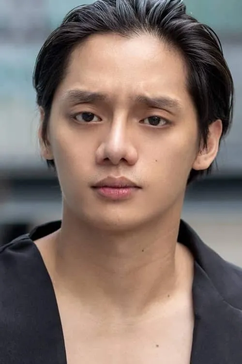 Aerol Carmelo interpretando a