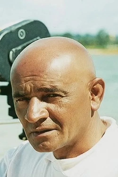 Affonso Brazza interpretando a