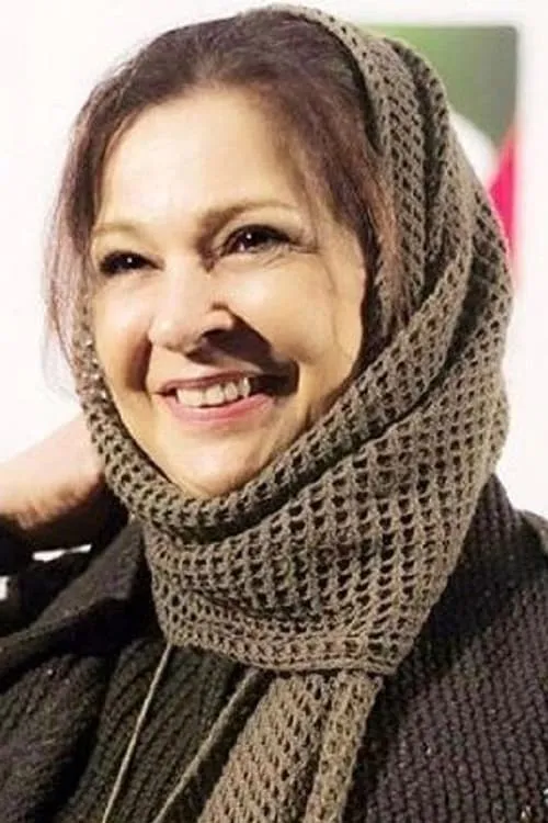 Afsar Asadi interpretando a